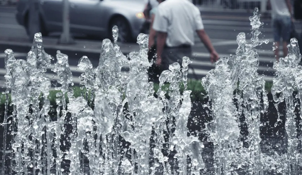 因拖欠污水处理费，污水厂起诉县政府索赔5.7亿，当地拟回购化债